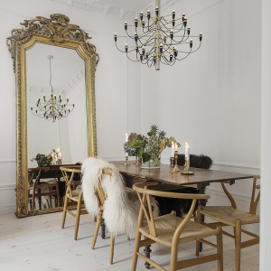 Sekelskifteslägenhet med dekorativ taklist 