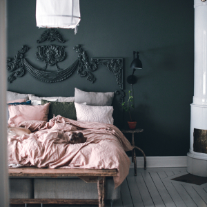 Kreativ sänggavel i sekelskifteshus